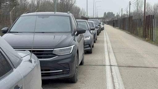 T&uuml;rkler Yunan sınırında zaman zaman yoğunluk oluşturuyor
