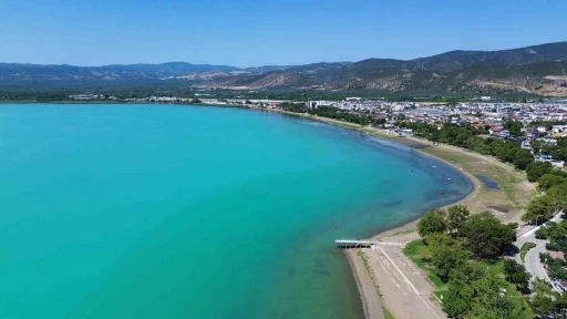 Turkuaza b&uuml;r&uuml;nen İznik G&ouml;l&uuml; mest etti
