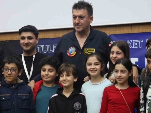 TUSAŞ Baş Test Pilotu Murat &Ouml;zpala Erzurum&rsquo;da gen&ccedil;lerle buluştu: "Hayallerimi kitaba d&ouml;n&uuml;şt&uuml;r&uuml;yorum"
