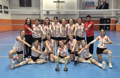 Tut Gen&ccedil;lik Spor Kul&uuml;b&uuml; kızları voleybolda &ccedil;ifte il şampiyonluğu kazandı

