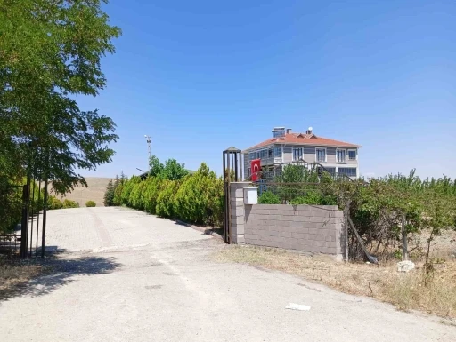 Tutukluk yapan silah aniden ateş aldı: 1’i ağır 2 kişi yaralandı
