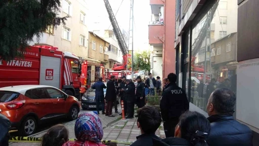 Tuzla&rsquo;da &ccedil;atı yangını korkuttu
