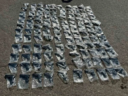 Tuzla&rsquo;da durdurulan otob&uuml;sten cephanelik &ccedil;ıktı: 120 silah ele ge&ccedil;irildi
