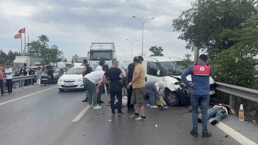 Tuzla’da motosiklet yol kenarında bekleyen arızalı araca çarptı: 2 yaralı
