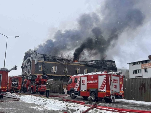 Tuzla&rsquo;daki &ccedil;akmak fabrikasında &ccedil;ıkan yangın kontrol altına alındı
