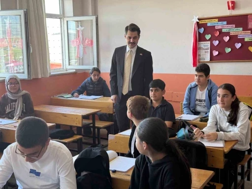 Tuzluca kaymakamı Abd&uuml;llatif Yılmaz&rsquo;dan okul ziyareti
