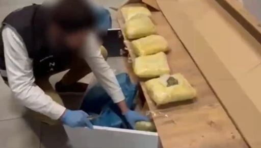 TV &uuml;nitesinde uyuşturucu gizleyip, kargoyla uyuşturucu sevkiyatına polis engeli
