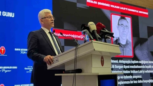 TVHB Başkanı Eroğlu: "Sağlıklı toplum hedefini ger&ccedil;ekleştirmek i&ccedil;in mutlaka veteriner hekimlik hizmetlerine ihtiya&ccedil; var"
