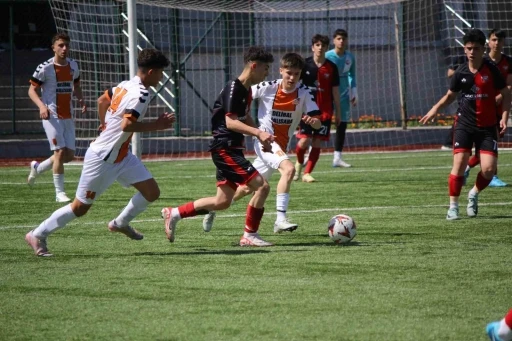 U 16 Türkiye Futbol Şampiyonası 1. Kademe müsabakaları Karabük’te başladı
