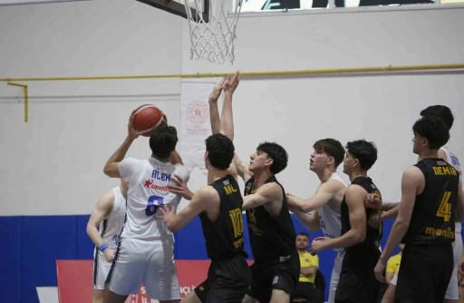U18 Basketbol T&uuml;rkiye Şampiyonası ilk g&uuml;n sonu&ccedil;ları
