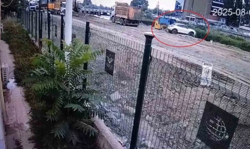 Üç kişi ölümden dönmüştü: SUV aracın ırmağa düştü anlar güvenlik kamerasında
