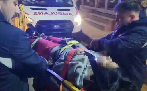 &Uuml;&ccedil;&uuml;nc&uuml; kattan ikinci katın balkonuna d&uuml;şen &ccedil;ocuk ağır yaralandı
