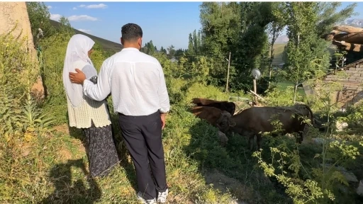 U&ccedil;urumdan d&uuml;şen ineği i&ccedil;in g&ouml;zyaşı d&ouml;ken Ayni teyzeye yardım eli uzatıldı
