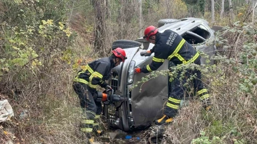 Uçurumdan yuvarlanan araçtan burnu bile kanamadan çıktı

