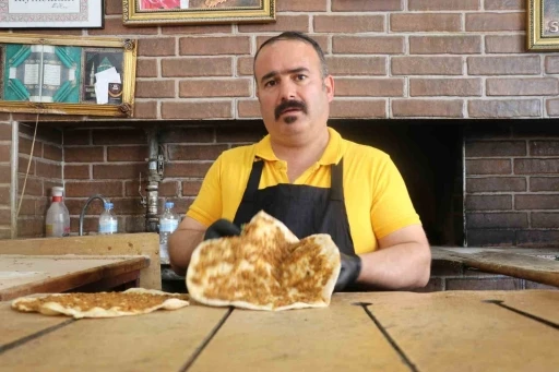 Ucuza lahmacun sattığı i&ccedil;in şikayet edilen esnaf: "Y&uuml;zde 15 karla satıyorum"
