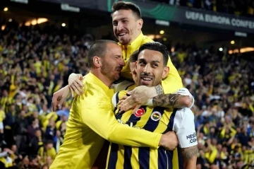 UEFA Avrupa Konferans Ligi: Fenerbahçe: 1 - Olympiakos: 0 (İlk yarı)
