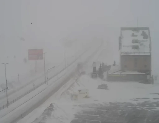 Ulaşıma kar ve tipi engeli
