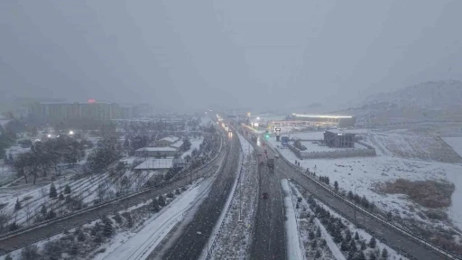 Ulaşımda 43 ilin ge&ccedil;iş g&uuml;zergahı Kırıkkale&rsquo;de kar yağışı etkili oldu

