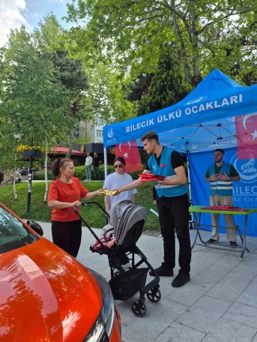 &Uuml;lk&uuml; Ocakları&rsquo;ndan Anneler G&uuml;n&uuml;&rsquo;nde kadınlara hediye
