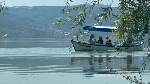 Uluabat G&ouml;l&uuml;&rsquo;n&uuml;n suları &ccedil;ekildi; G&ouml;lyazı&rsquo;da hayat normale d&ouml;nd&uuml;
