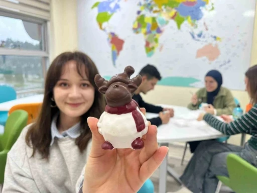 Uluslararası Gen&ccedil;lik Merkezi&rsquo;nde sanat at&ouml;lyeleri gen&ccedil;lerle buluşmaya devam ediyor
