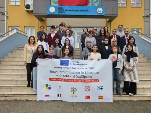 Uluslararası katılımlı yapay zeka at&ouml;lyeleri d&uuml;zenlendi
