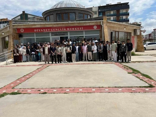 Uluslararası &ouml;ğrencilerle y&uuml;rek ısıtan bayramlaşma
