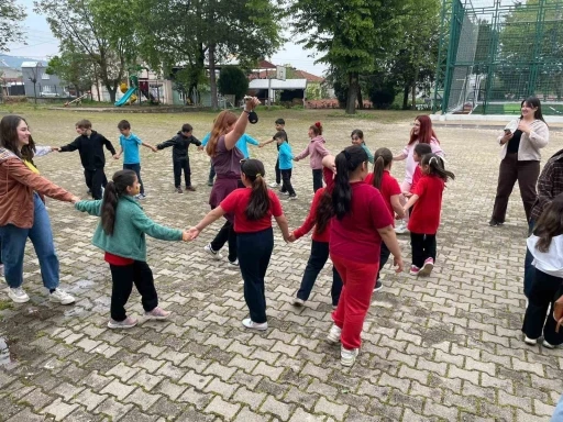 &Uuml;mitalan K&ouml;y&uuml;&rsquo;nde &ccedil;ocuklara kitap desteği
