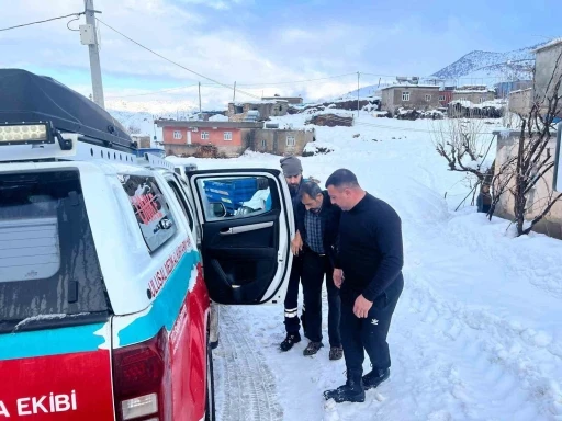 UMKE ekipleri iki hastaya zamanında m&uuml;dahalede bulundu
