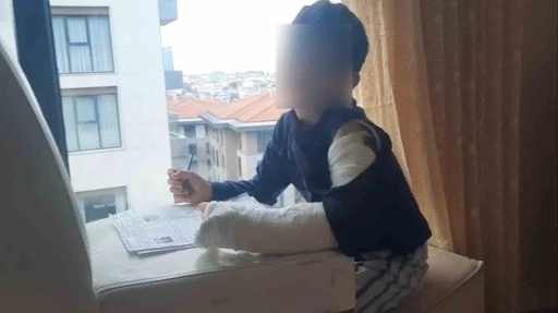&Uuml;mraniye&rsquo;de akran zorbalığı iddiası: &Ccedil;elme takılan &ouml;ğrencinin kolu kırıldı, okul y&ouml;netimi ambulans &ccedil;ağırmadı
