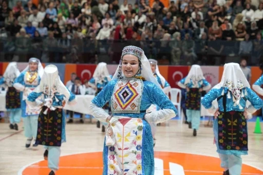 Ümraniye’de halk oyunları şöleni
