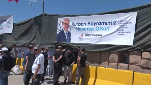 &Uuml;mraniye&rsquo;de hijyenik ortamda kurban kesimi

