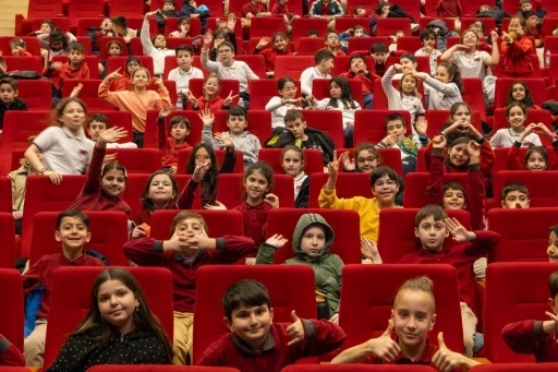 &Uuml;mraniye&rsquo;de k&uuml;lt&uuml;r sanat sezonu &ccedil;ocukların neşesiyle renkleniyor
