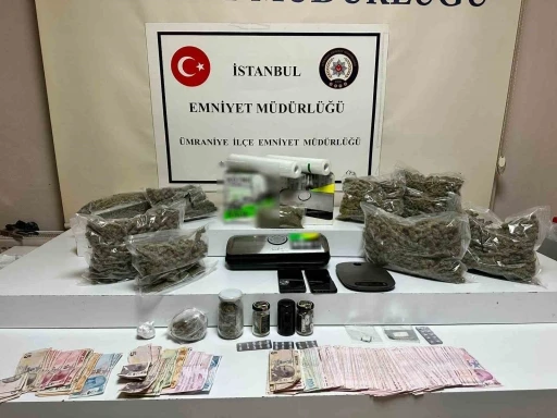 &Uuml;mraniye&rsquo;de "zula evi" operasyonu: 4 kilo uyuşturucu madde ele ge&ccedil;irildi
