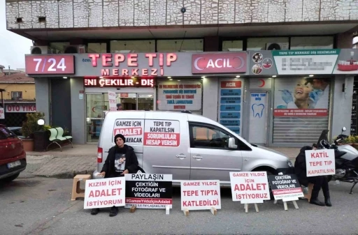 &Uuml;mraniye&rsquo;de takılan serum sonrası hayatını kaybeden gen&ccedil; kızın ailesinden tıp merkezi &ouml;n&uuml;nde eylem
