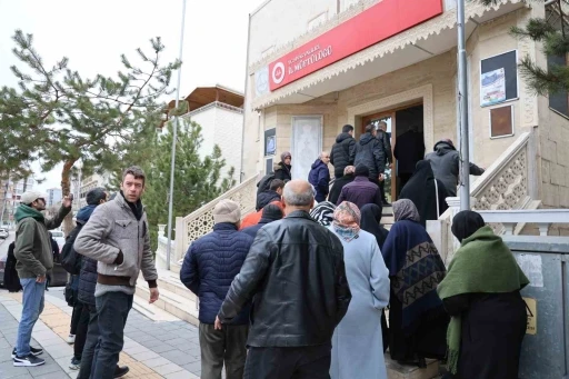 Umre vaadiyle dolandırılmışlardı, kutsal topraklara doğru yola &ccedil;ıktılar
