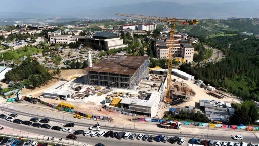Umuttepe&rsquo;deki cami ve otopark inşaatı hızla ilerliyor
