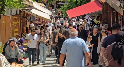 UNESCO kenti Safranbolu&rsquo;da turizm sezonu 9 g&uuml;nl&uuml;k tatille zirveye &ccedil;ıktı
