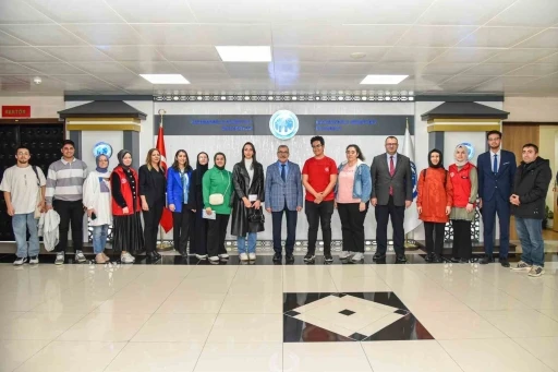 ÜNİDES, KMÜ öğrenci topluluklarının 12 projesini destekleyecek
