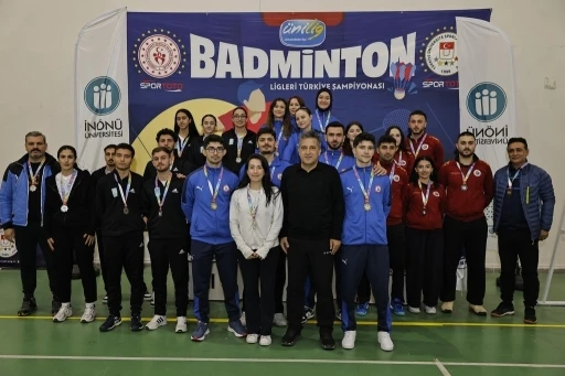 &Uuml;NİLİG Badminton&rsquo;da Şampiyon BEUN
