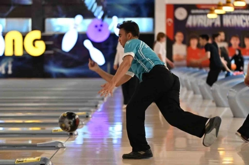 &Uuml;nilig Bowling T&uuml;rkiye Şampiyonasında birinciler &ouml;d&uuml;llerini aldı
