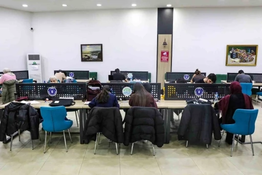 &Uuml;niversite adayları i&ccedil;in deneme sınavı
