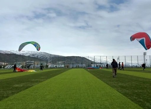 Üniversite Genç Kanatlar Kulübü, yamaç paraşütü deneyimi yaşadı
