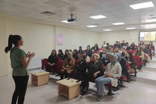 &Uuml;niversite &ouml;ğrencileri AFAD ve Sağlıklı Hayat Merkezi&rsquo;ne teknik gezi

