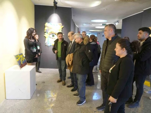 &Uuml;niversite &ouml;ğrencileri atıkları sanata d&ouml;n&uuml;şt&uuml;rd&uuml;
