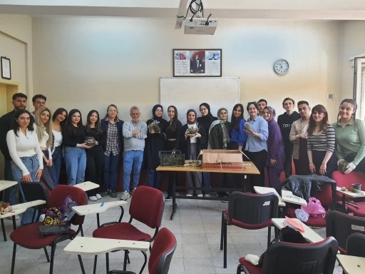 Üniversite öğrencileri doğada tekrar kullanılabilir malzemelerle teraryum hazırladı
