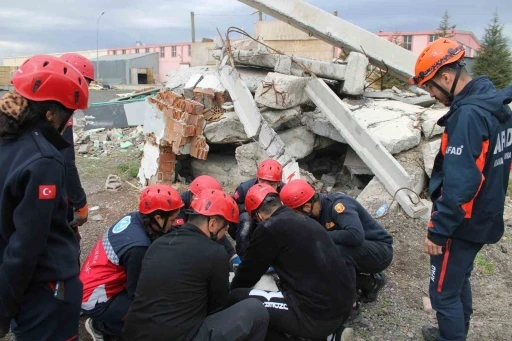 &Uuml;niversite &ouml;ğrencileri, Kıbrıs&rsquo;ta yapılacak Arama Kurtarma Oyunları&rsquo;na hazırlanıyor
