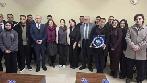 &Uuml;niversite &ouml;ğrencilerinden Lice&rsquo;de anlamlı proje: K&uuml;t&uuml;phane kuruldu
