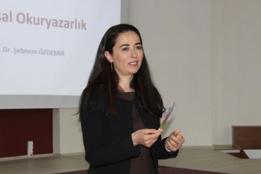 &Uuml;niversite &ouml;ğrencilerine finansal okur yazarlık anlatıldı
