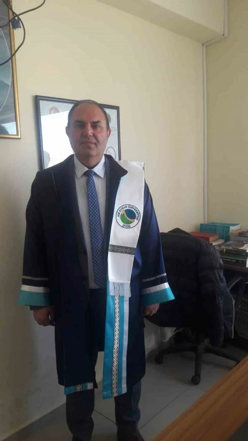 &Uuml;niversitede daire başkanı makam odasında hayatını kaybetti
